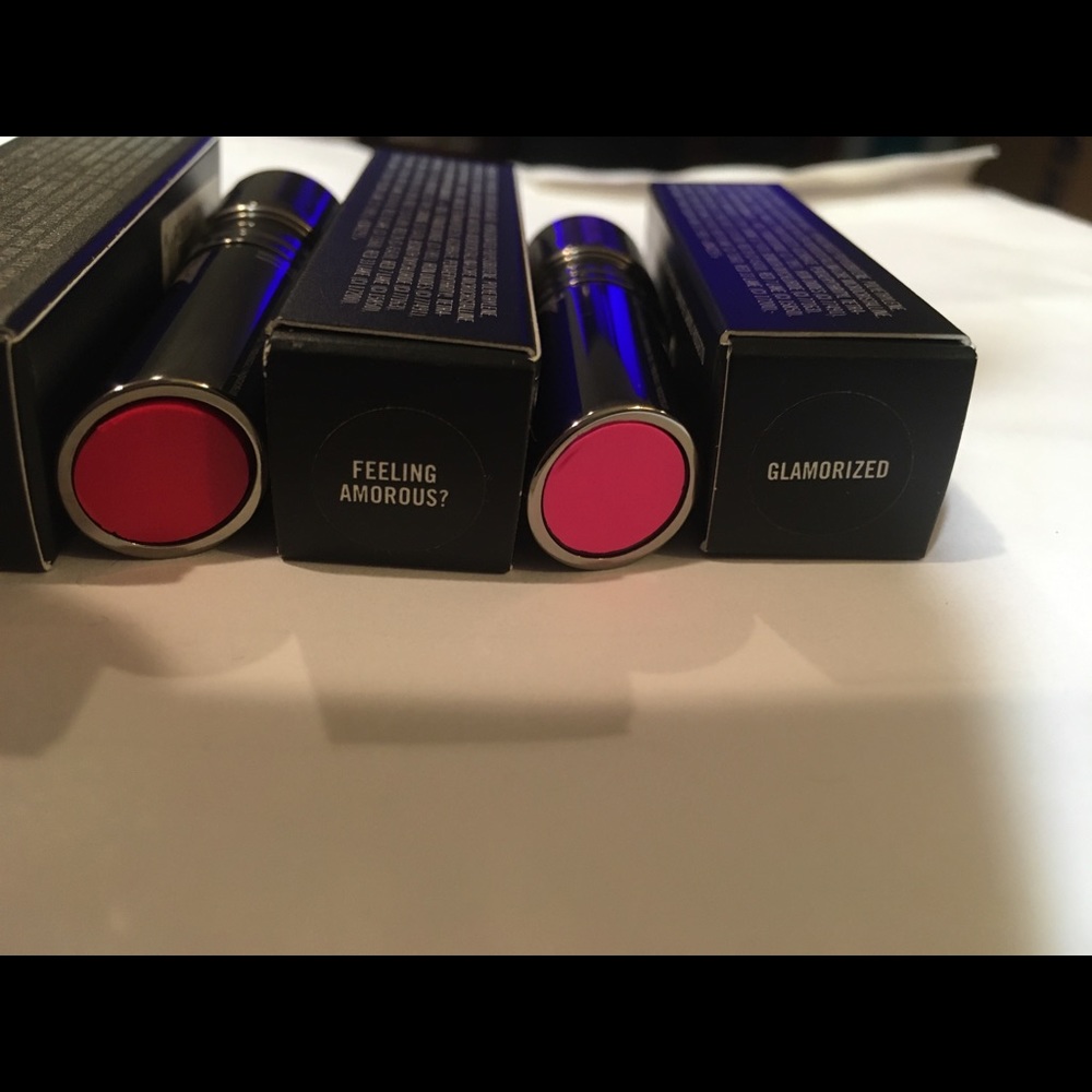 MAC Huggable Lip Color Lipstick - Picture 5 of 6